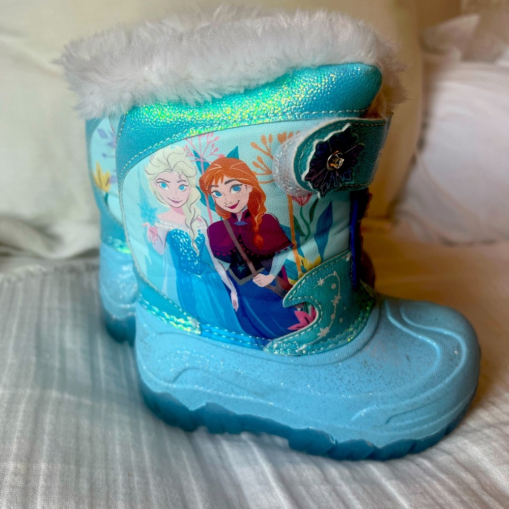 EUC size 7 toddler Frozen LIGHT UP boots